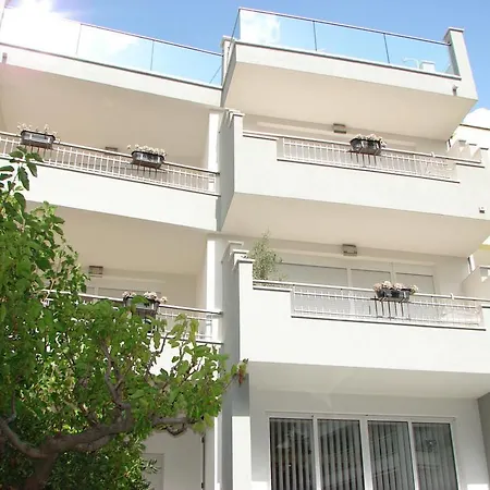 24 Apartmán
