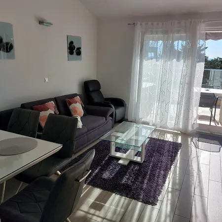 24 * Makarska